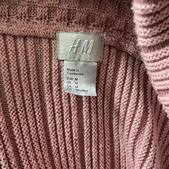 🎉2/25$ H&M rose sweater 🌸 - Picture 2 of 3